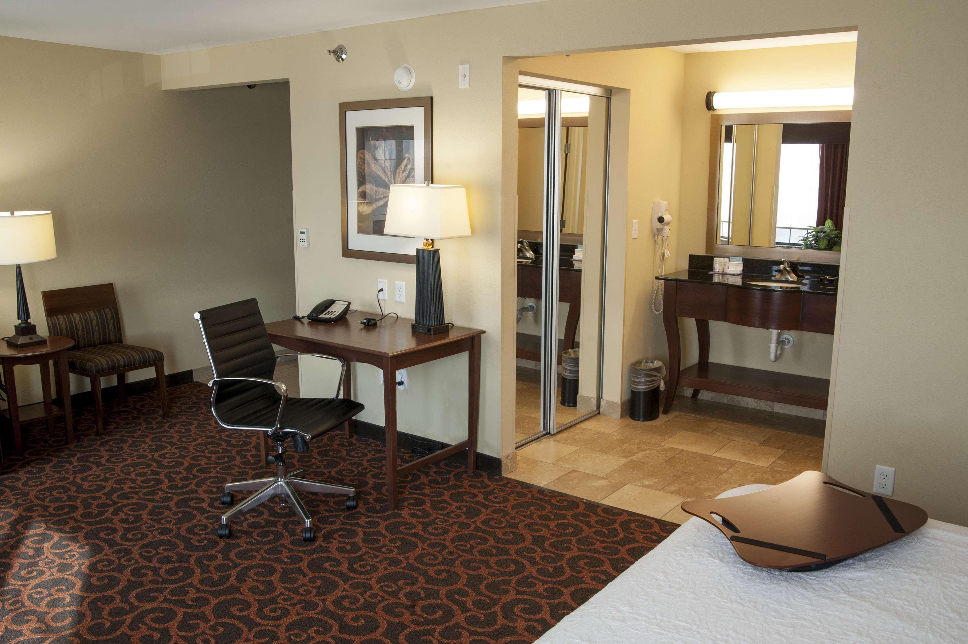 Hampton Inn & Suites ווטרטאון מראה חיצוני תמונה