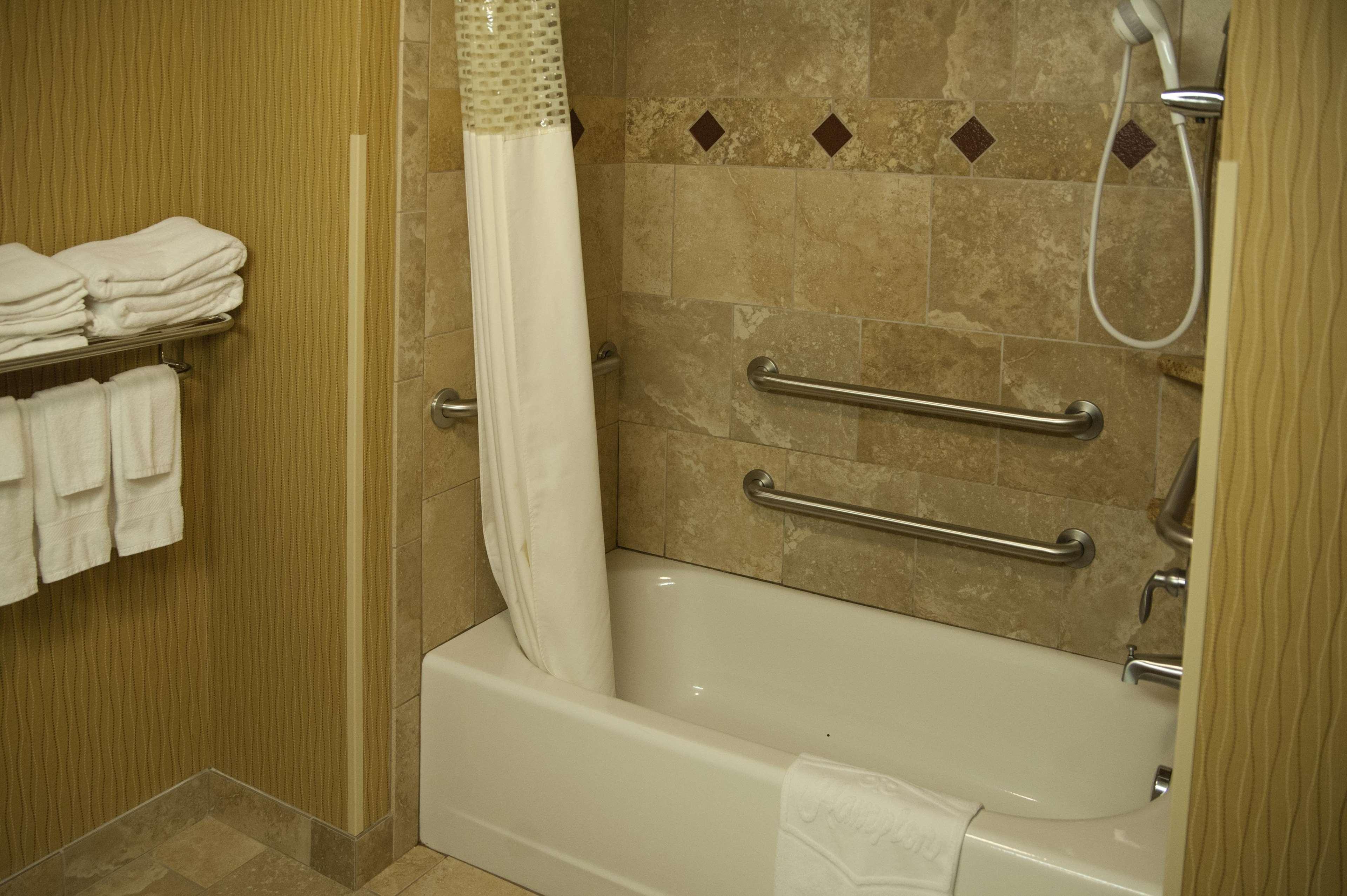 Hampton Inn & Suites ווטרטאון מראה חיצוני תמונה