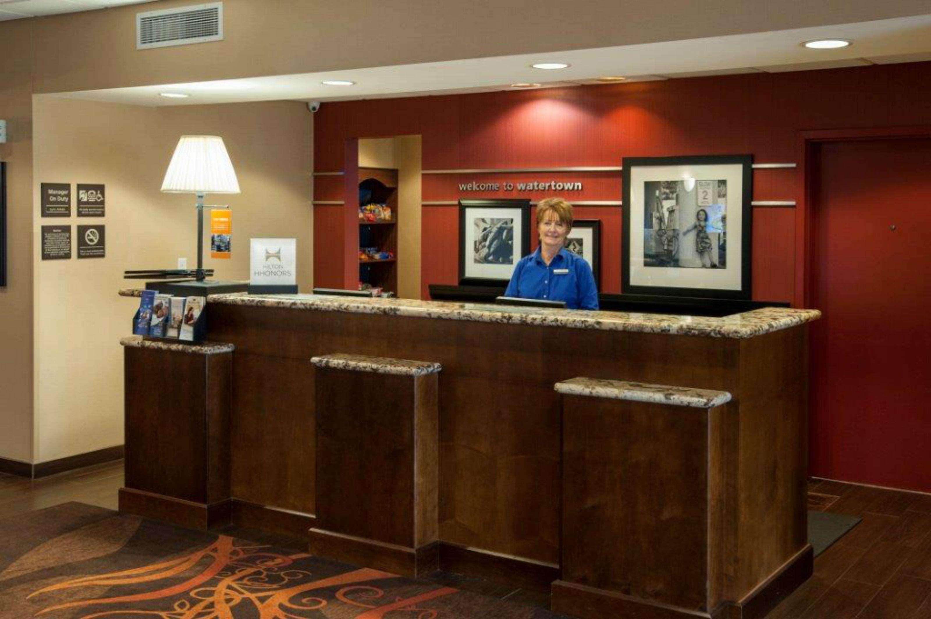 Hampton Inn & Suites ווטרטאון מראה חיצוני תמונה