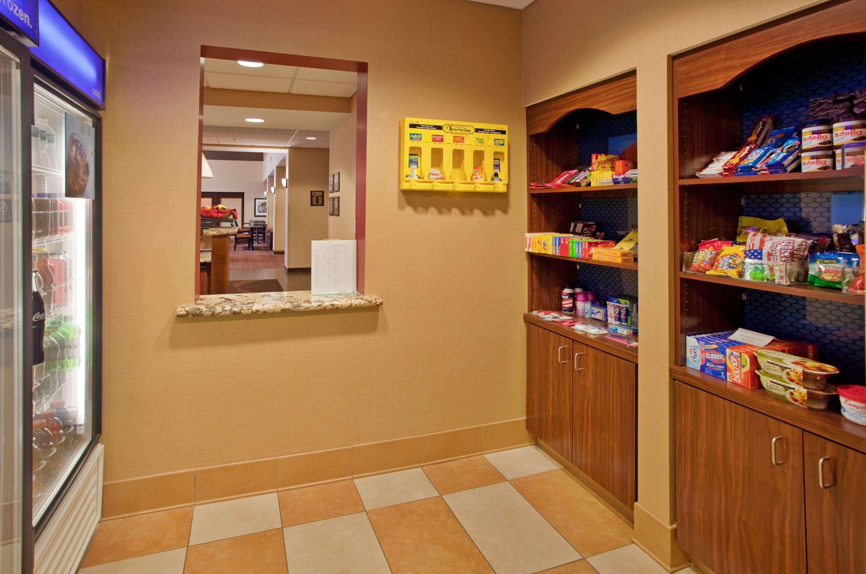 Hampton Inn & Suites ווטרטאון מראה חיצוני תמונה