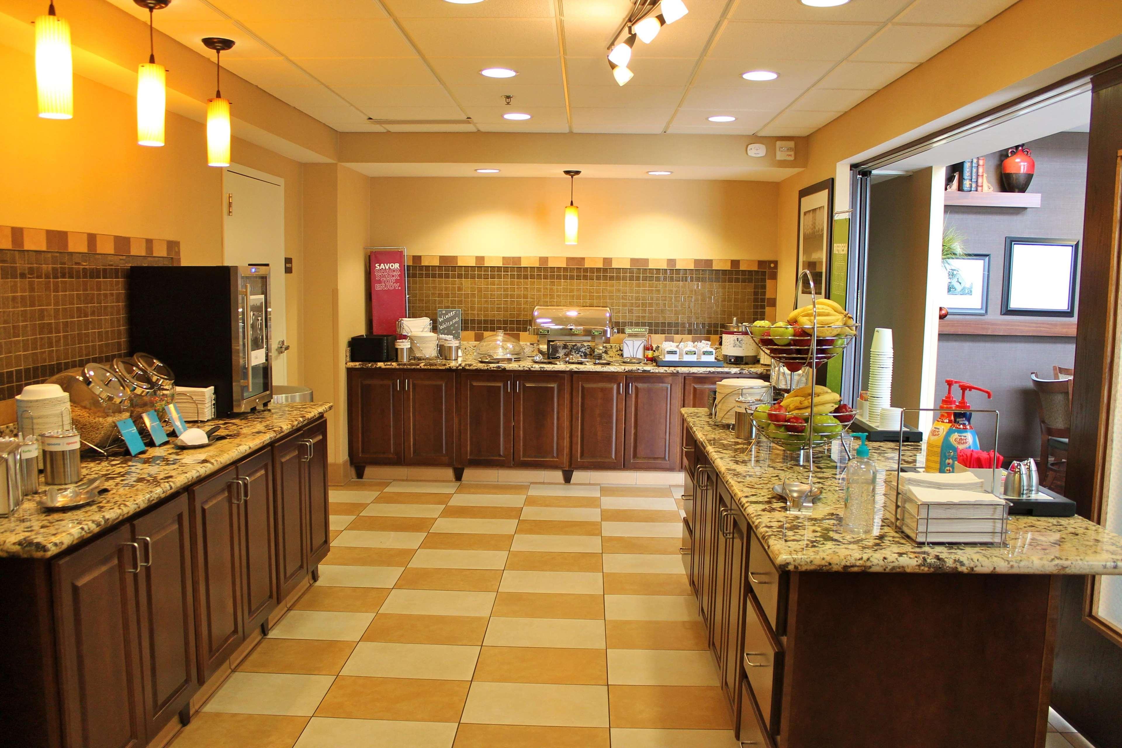 Hampton Inn & Suites ווטרטאון מראה חיצוני תמונה
