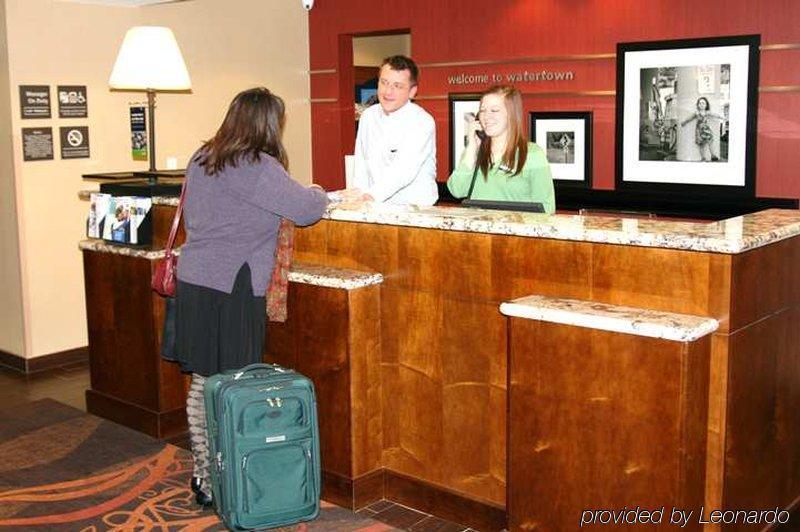 Hampton Inn & Suites ווטרטאון מראה פנימי תמונה