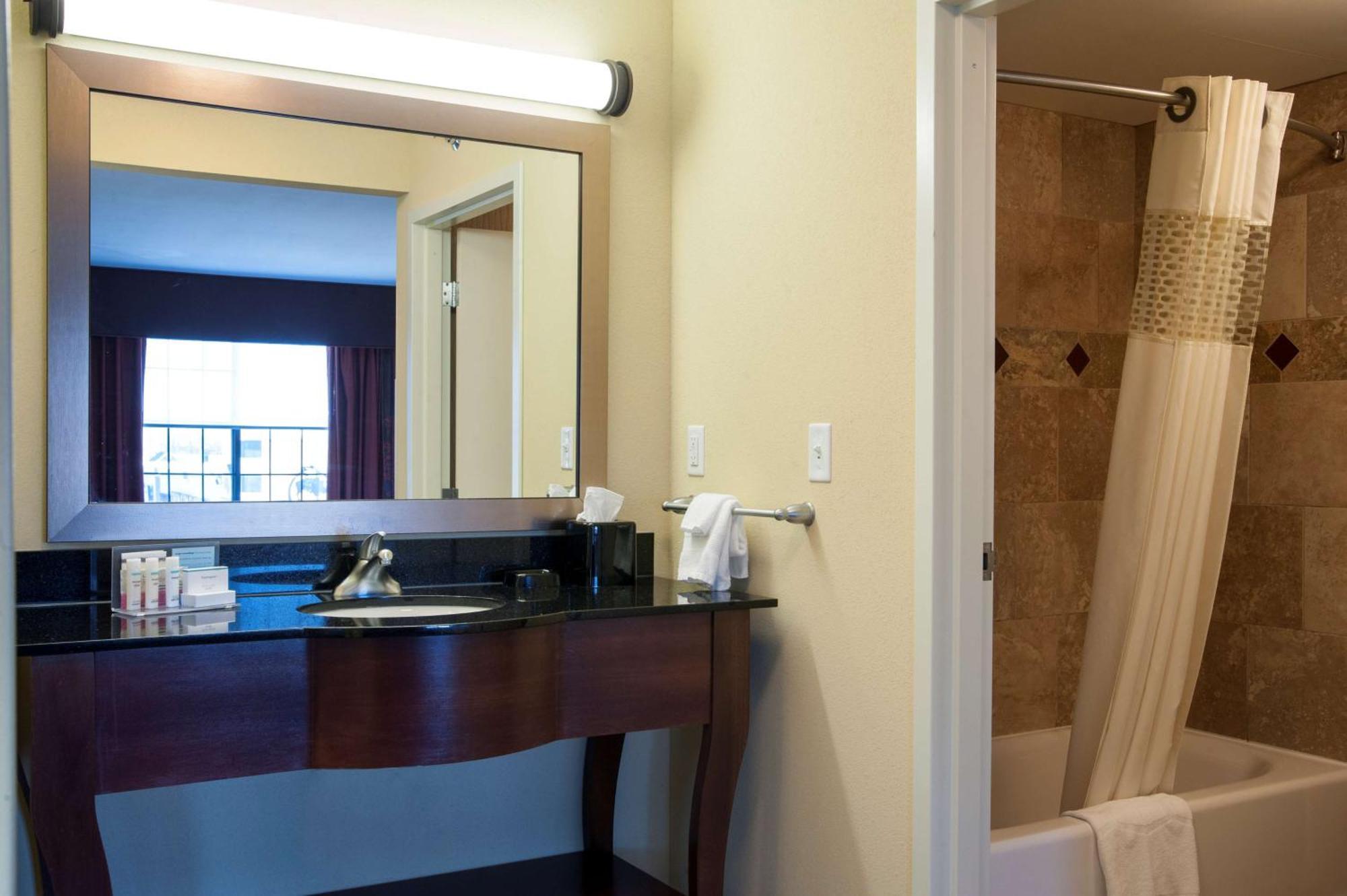 Hampton Inn & Suites ווטרטאון מראה חיצוני תמונה