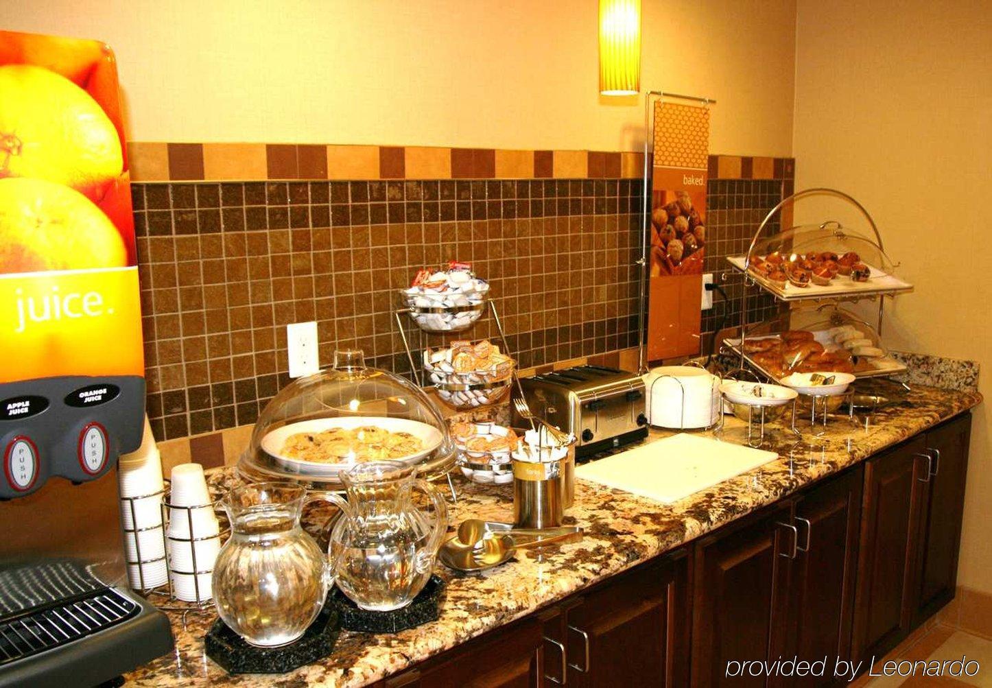 Hampton Inn & Suites ווטרטאון מסעדה תמונה