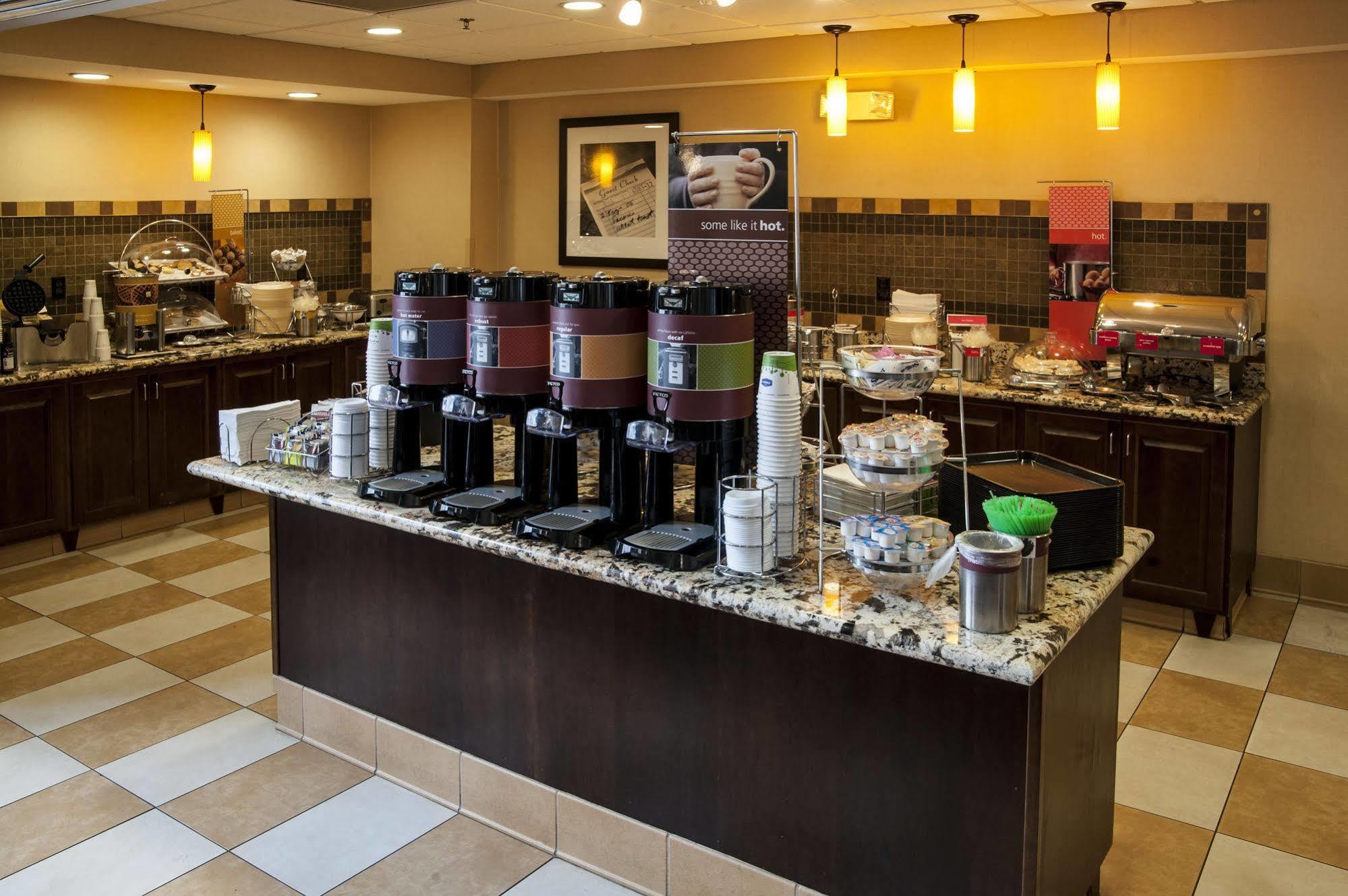 Hampton Inn & Suites ווטרטאון מראה חיצוני תמונה
